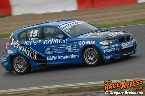 Gesman met loshangende achterbumper